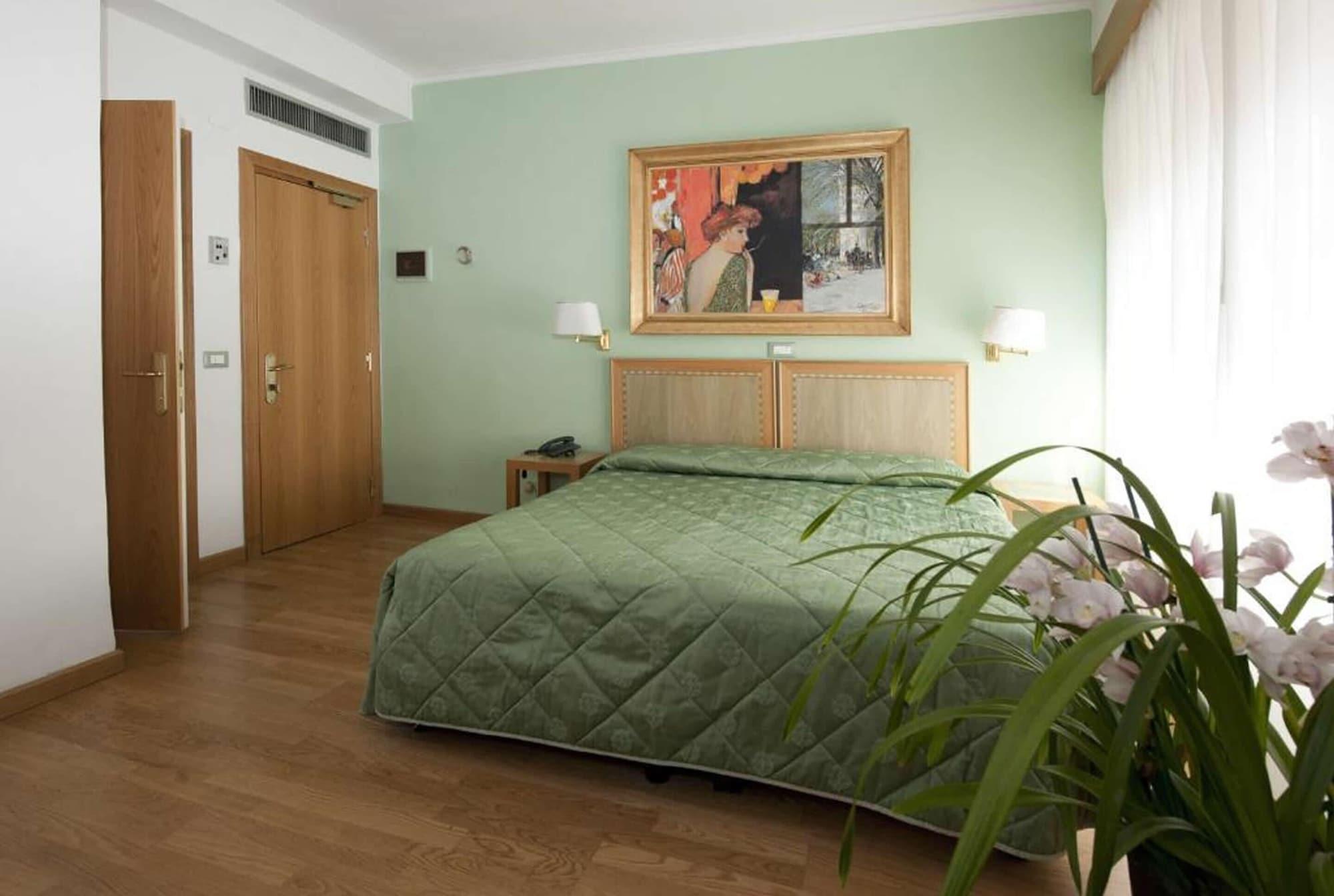 פיזה Hotel Touring מראה חיצוני תמונה