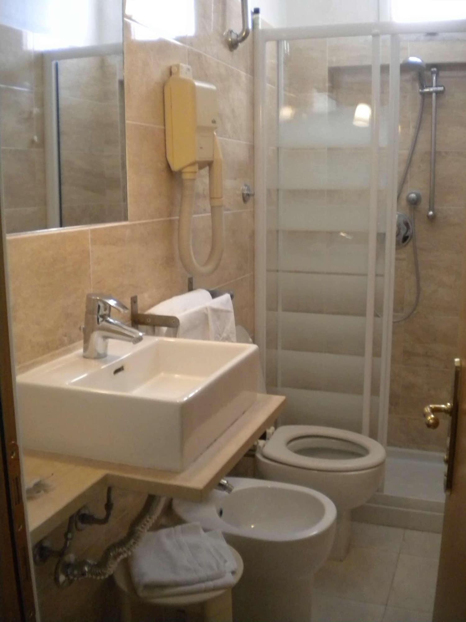 פיזה Hotel Touring מראה חיצוני תמונה