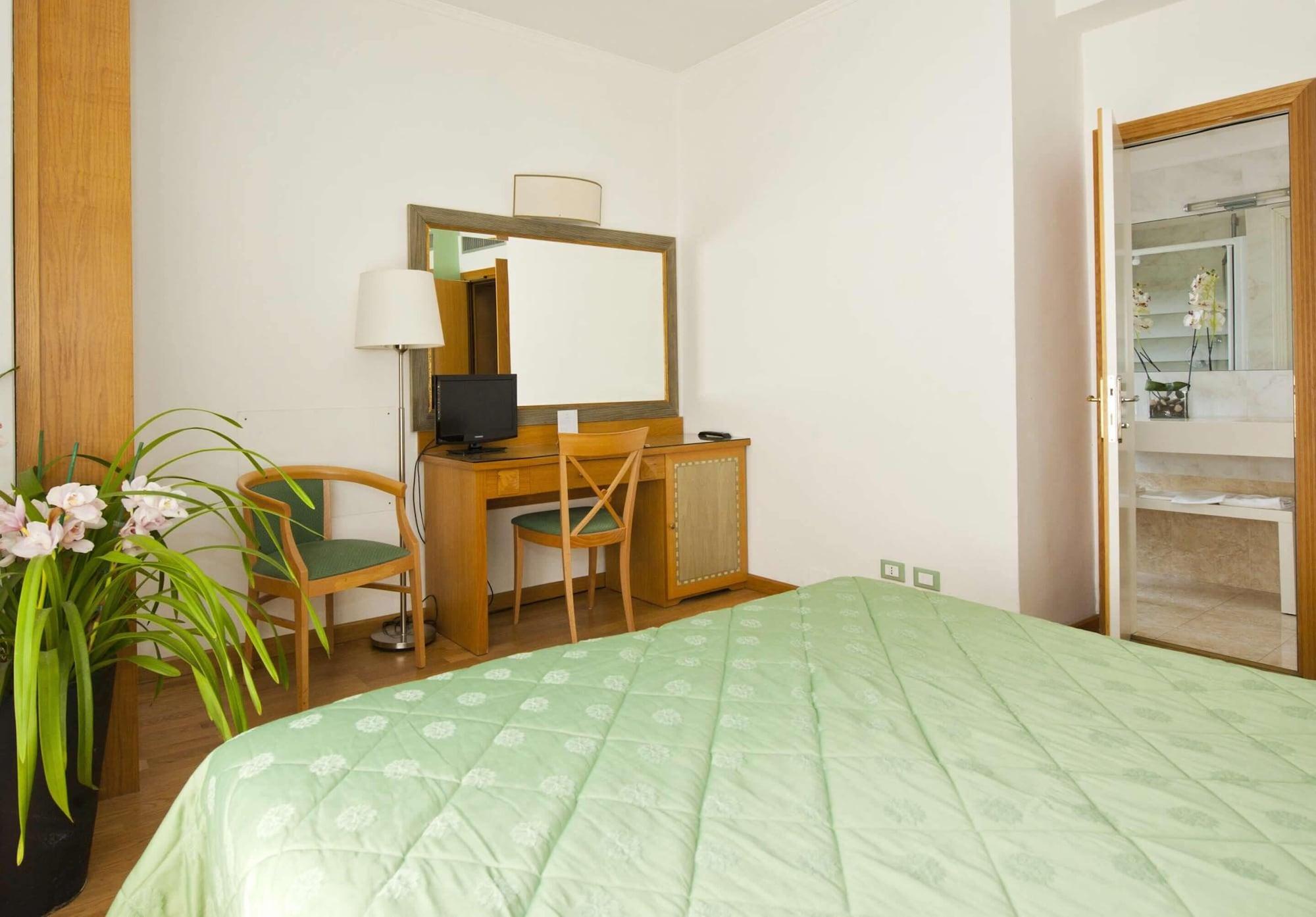 פיזה Hotel Touring מראה חיצוני תמונה