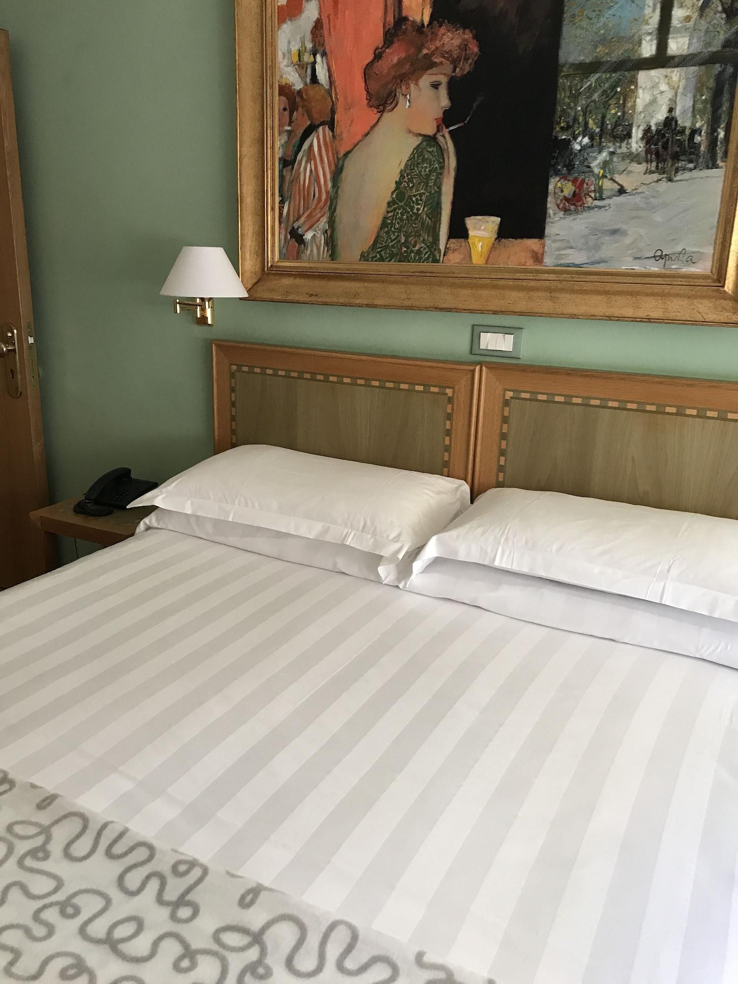 פיזה Hotel Touring מראה חיצוני תמונה