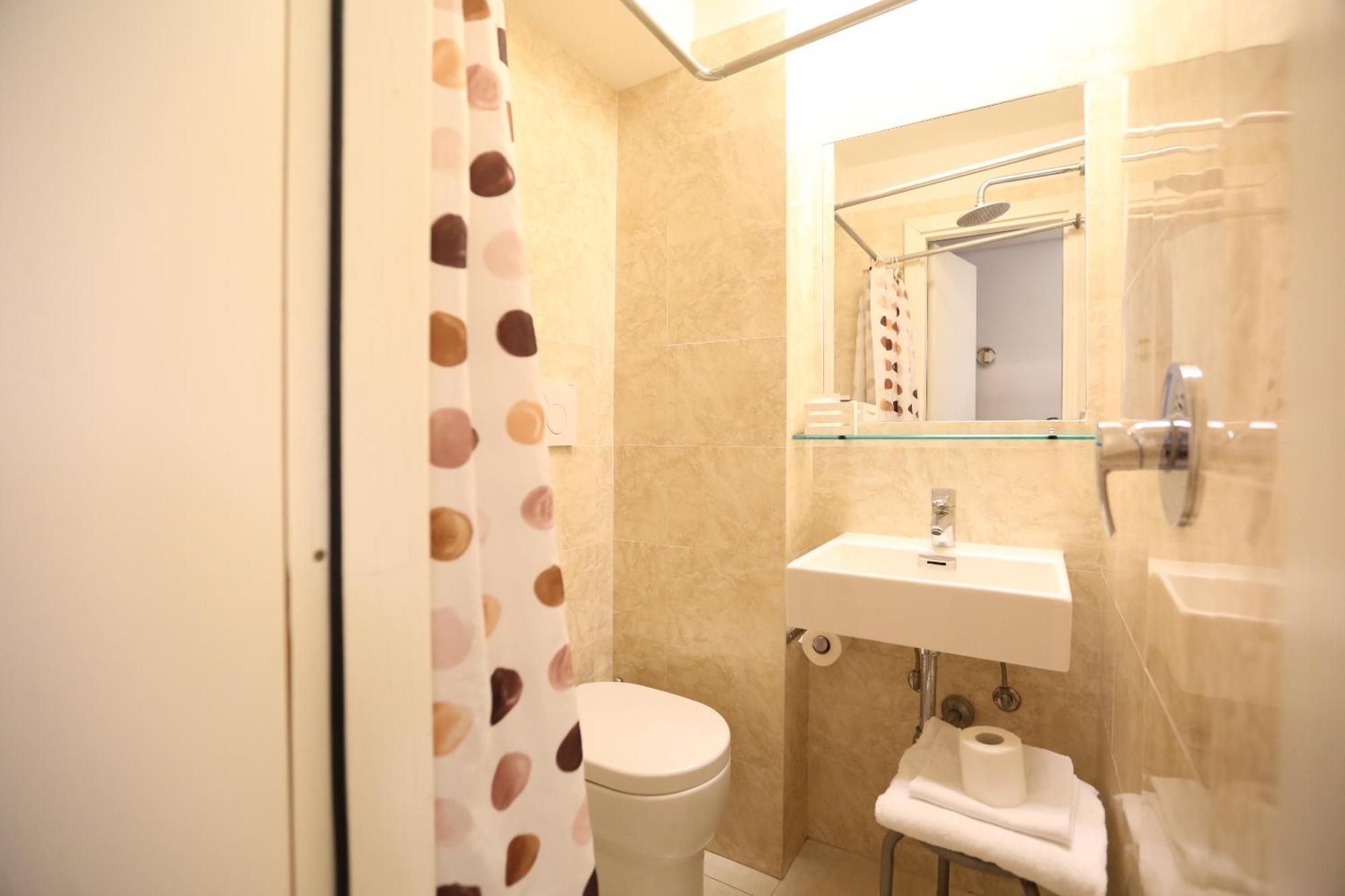 פיזה Hotel Touring מראה חיצוני תמונה
