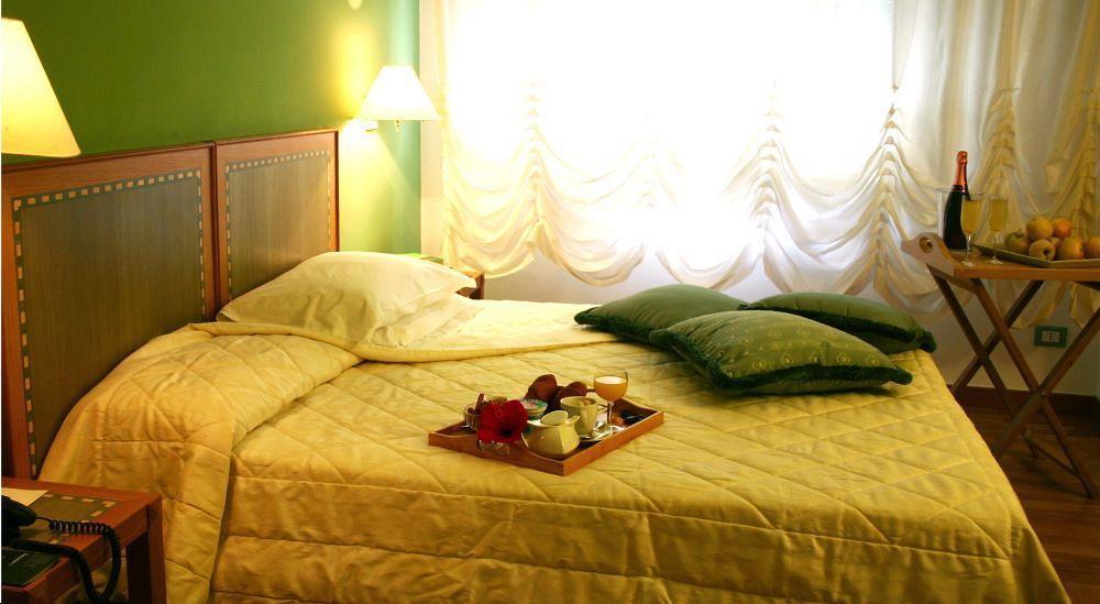 פיזה Hotel Touring מראה חיצוני תמונה