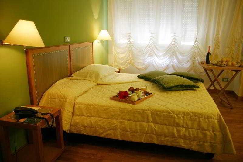 פיזה Hotel Touring מראה חיצוני תמונה